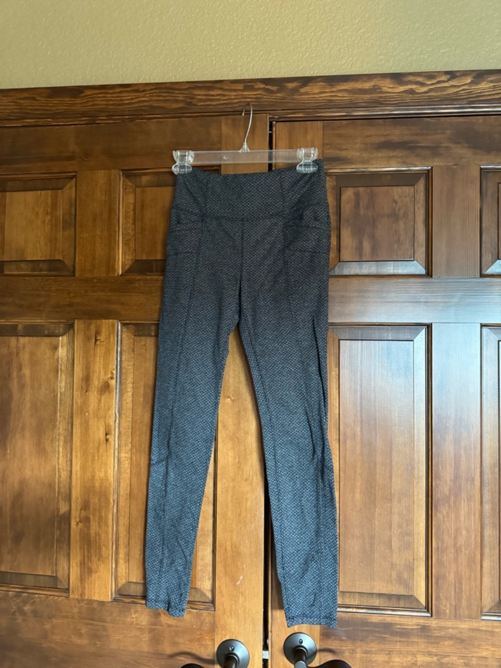 Athleta Charcoal Patterned High-Waist Leggings with back pocket detail